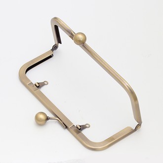 Introductie van precisie -bevestigingen voor professionele tascollecties